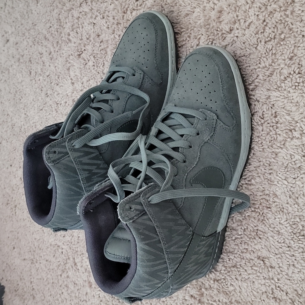 Womens Nike High Top Wedge Sneaker Size 10